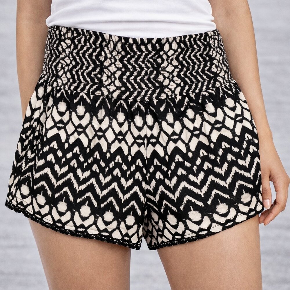 Flowy Shorts, Black White Print